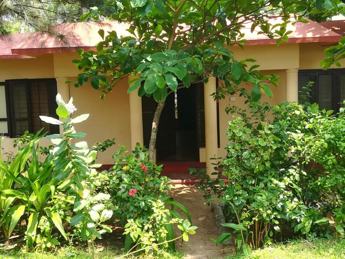 Sukriti Beach Resort Varkala Esterno foto