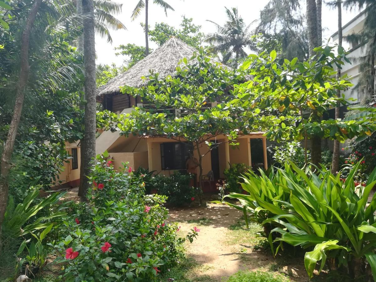 Sukriti Beach Resort Varkala Esterno foto