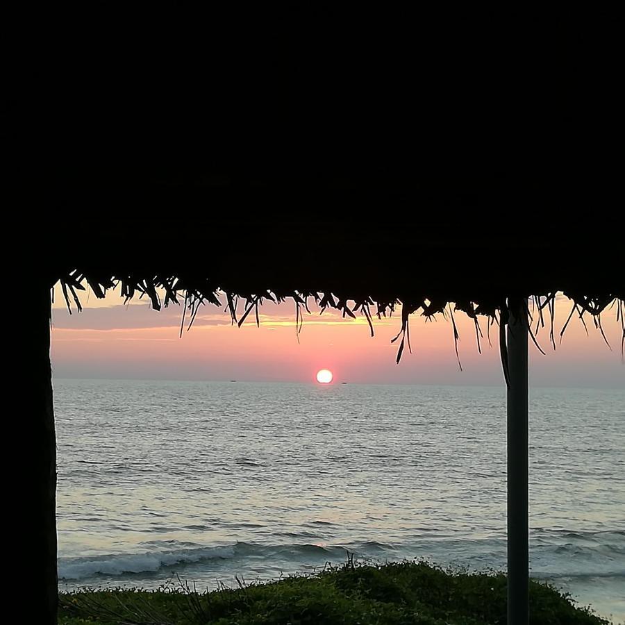 Sukriti Beach Resort Varkala Esterno foto