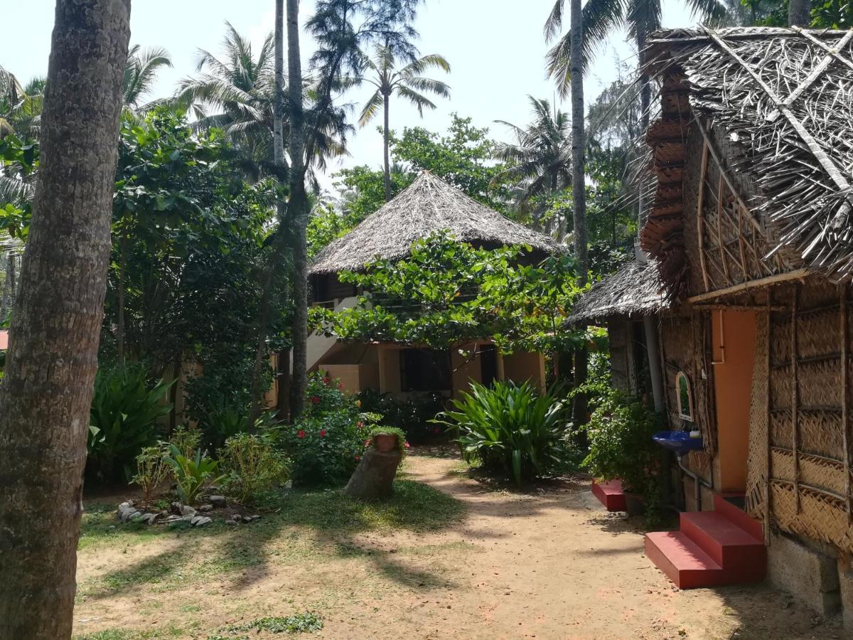 Sukriti Beach Resort Varkala Esterno foto