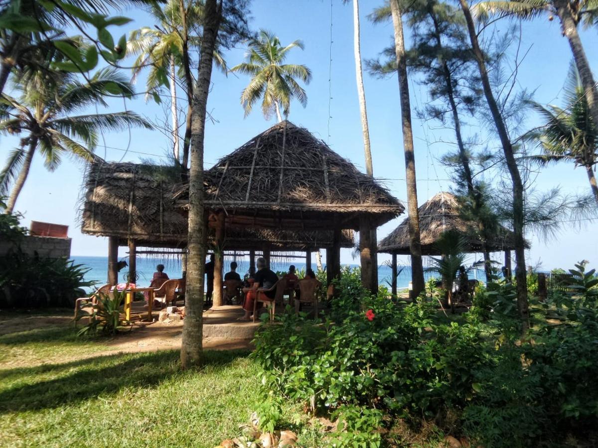 Sukriti Beach Resort Varkala Esterno foto