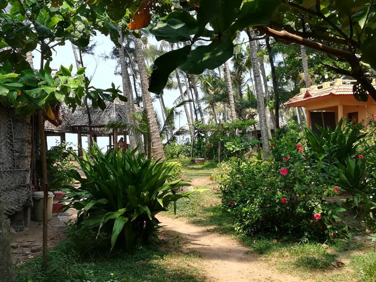 Sukriti Beach Resort Varkala Esterno foto