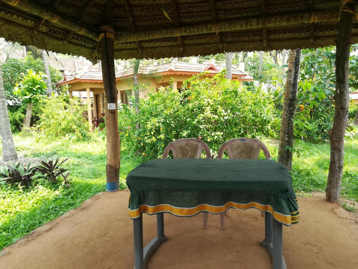 Sukriti Beach Resort Varkala Esterno foto