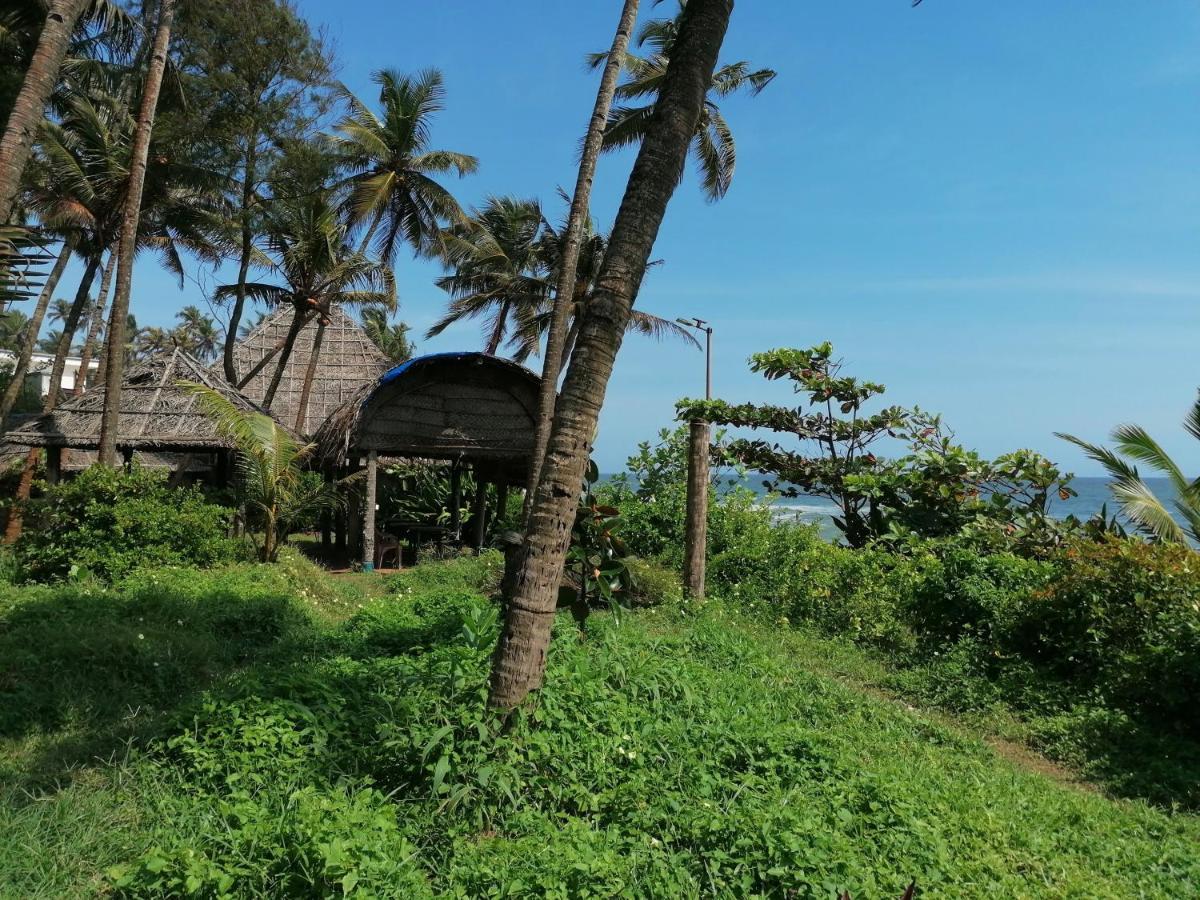 Sukriti Beach Resort Varkala Esterno foto