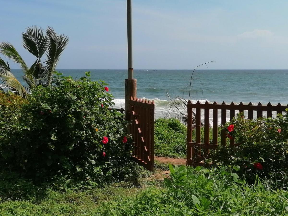 Sukriti Beach Resort Varkala Esterno foto