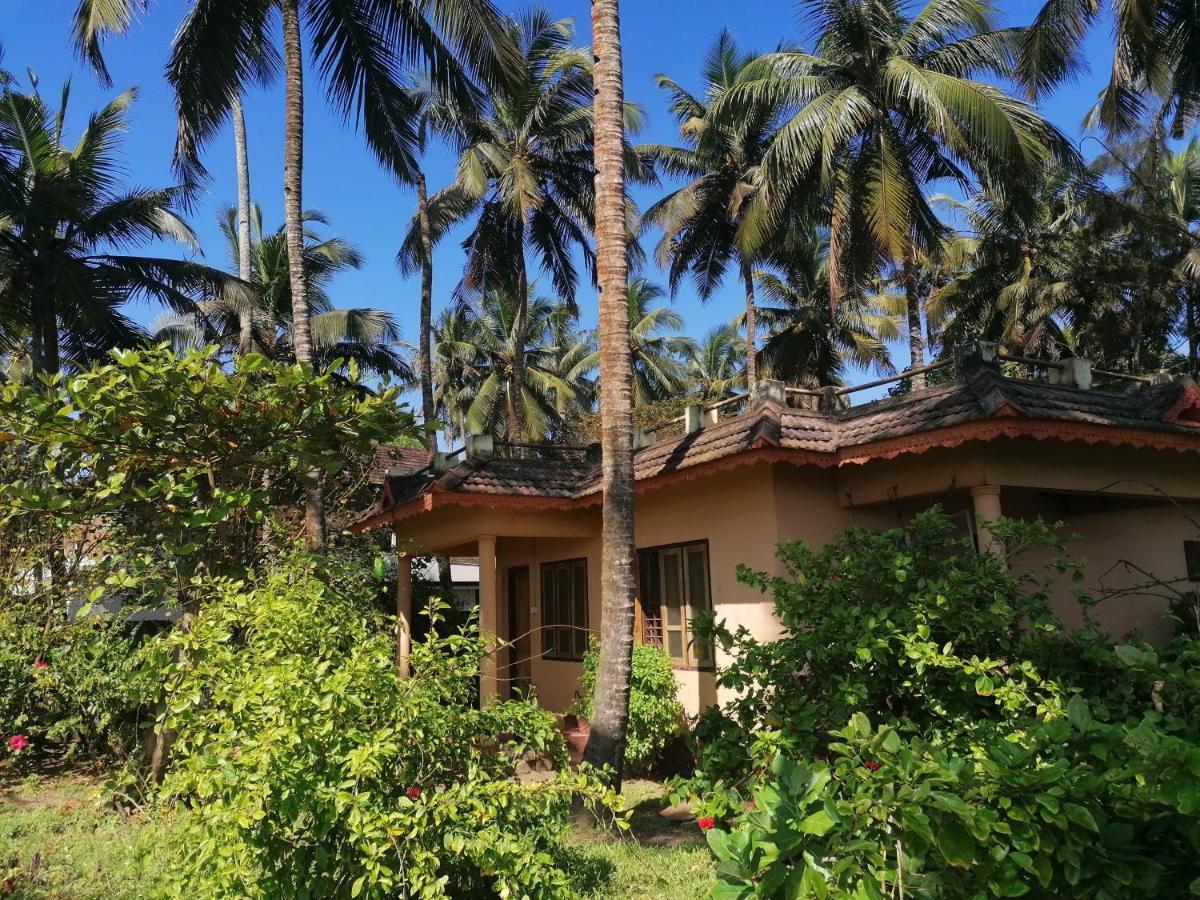 Sukriti Beach Resort Varkala Esterno foto