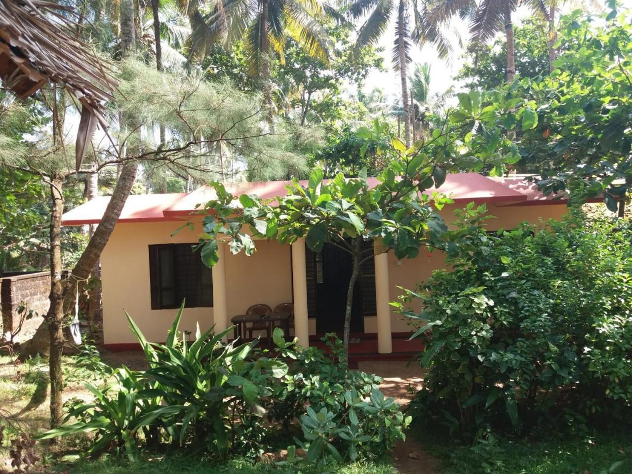 Sukriti Beach Resort Varkala Esterno foto