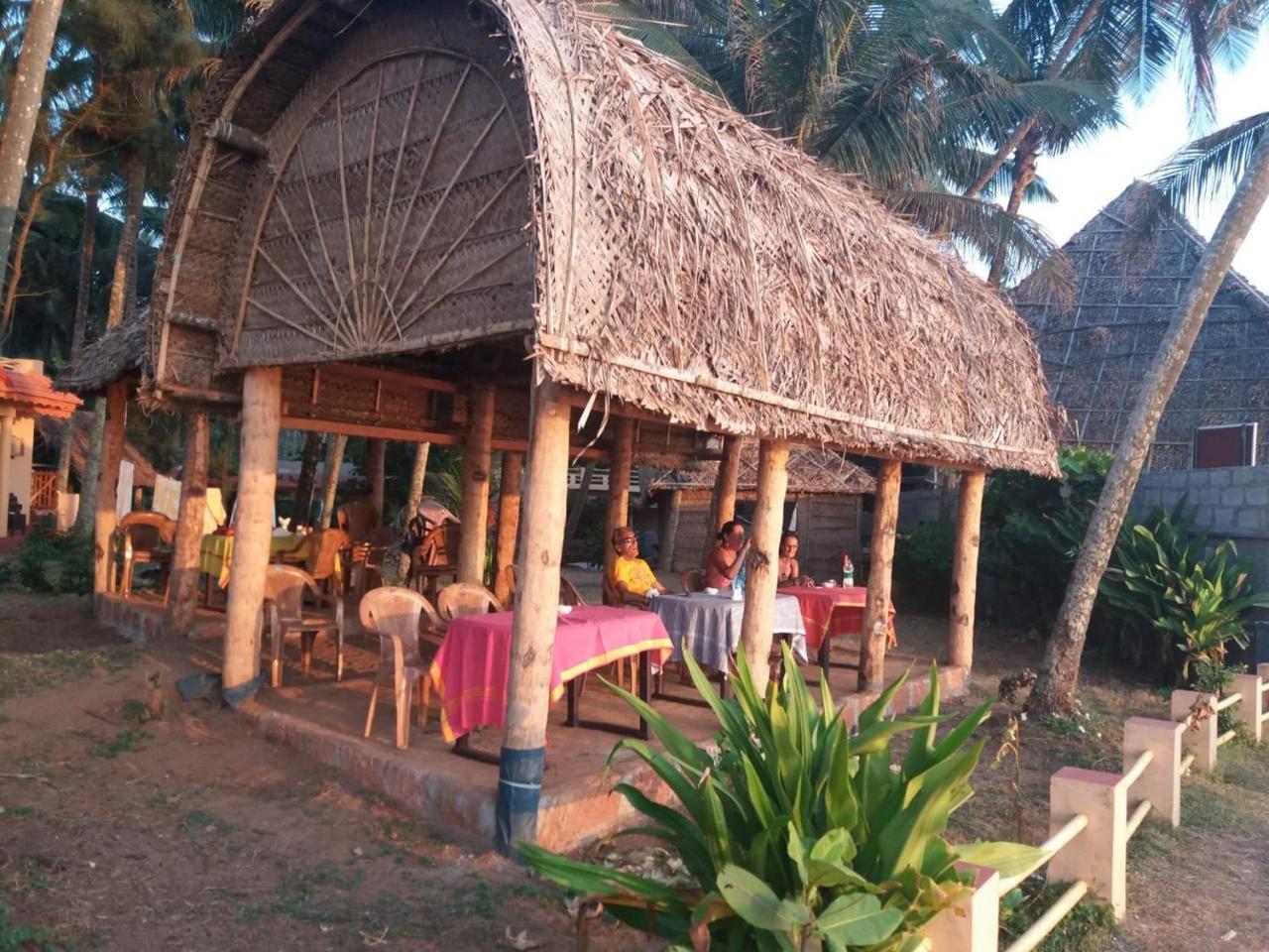 Sukriti Beach Resort Varkala Esterno foto