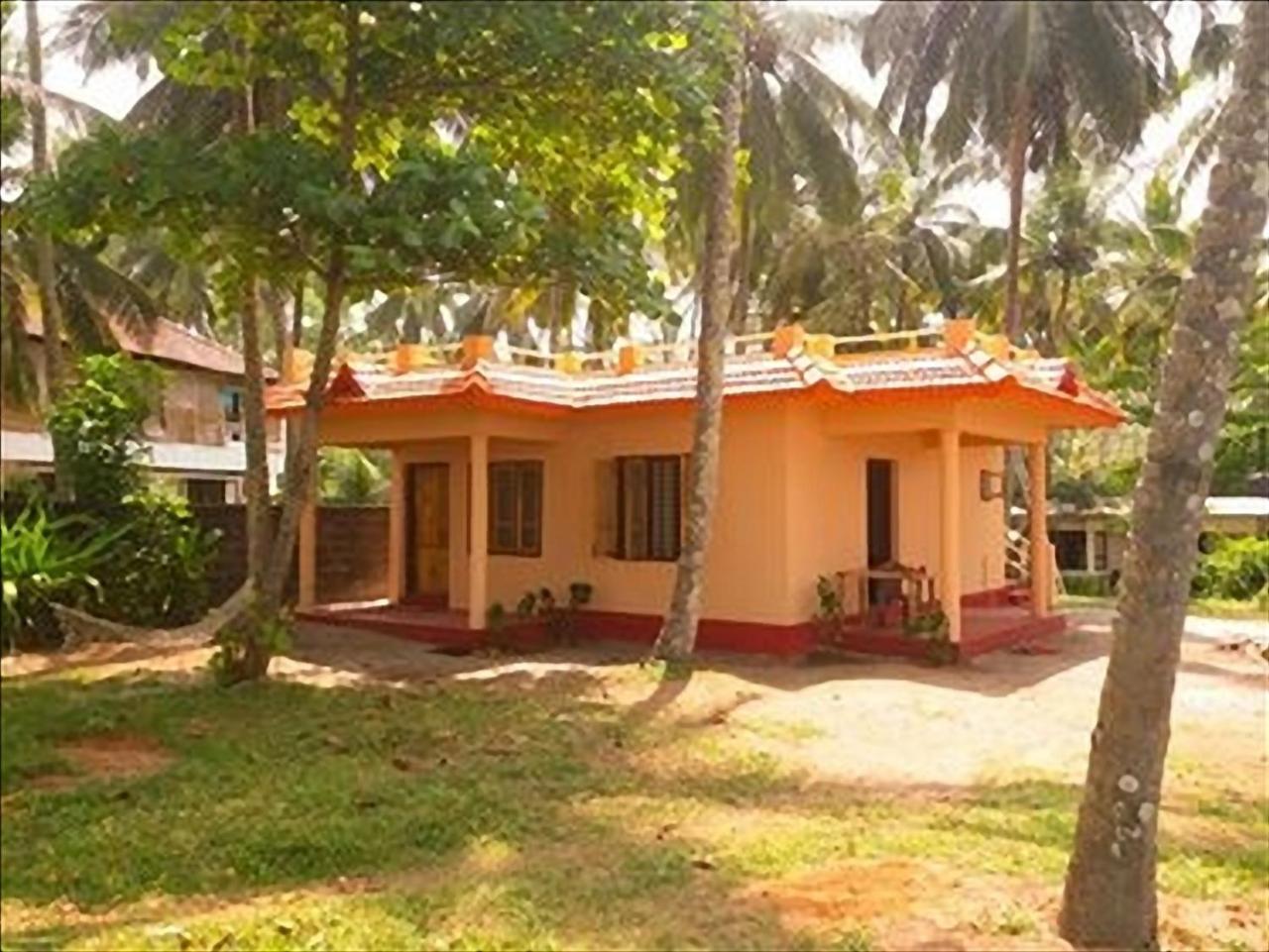 Sukriti Beach Resort Varkala Esterno foto