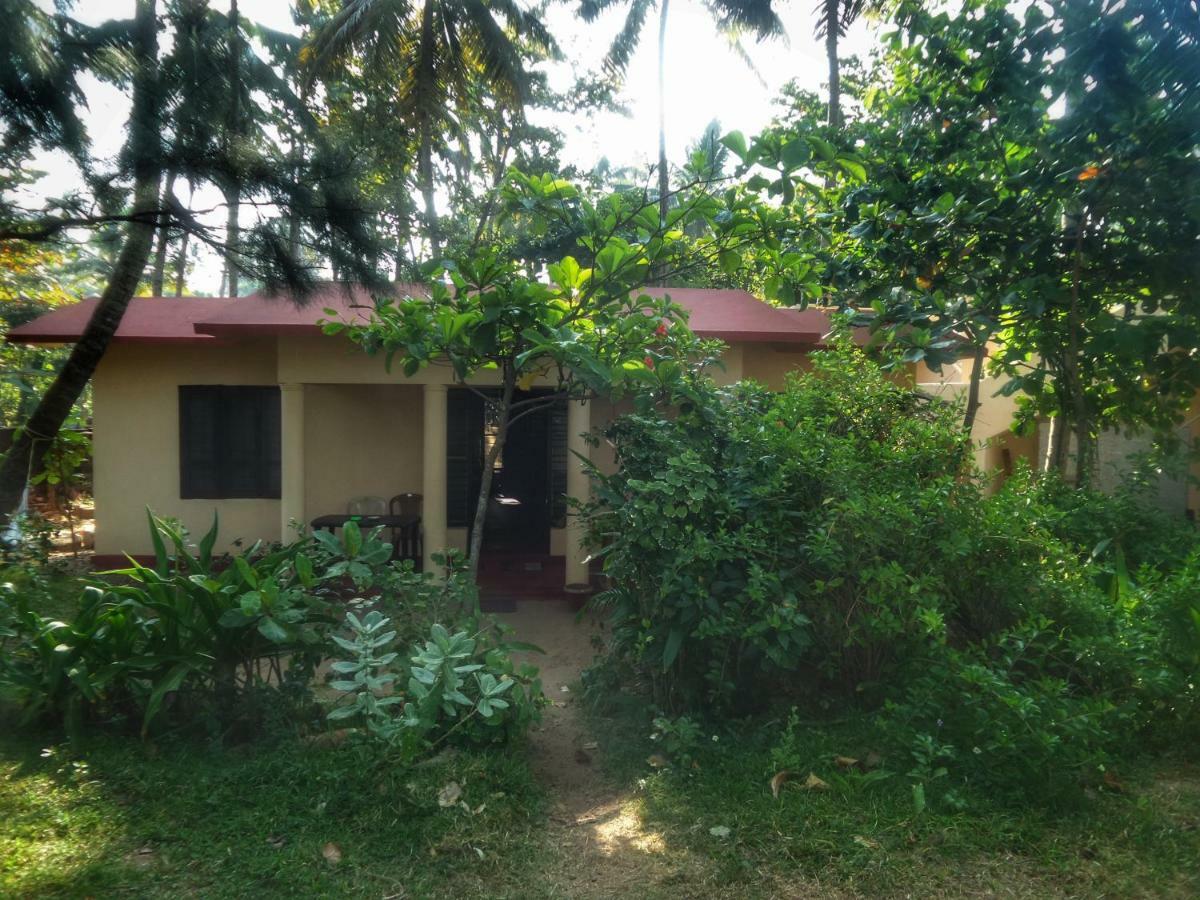 Sukriti Beach Resort Varkala Esterno foto