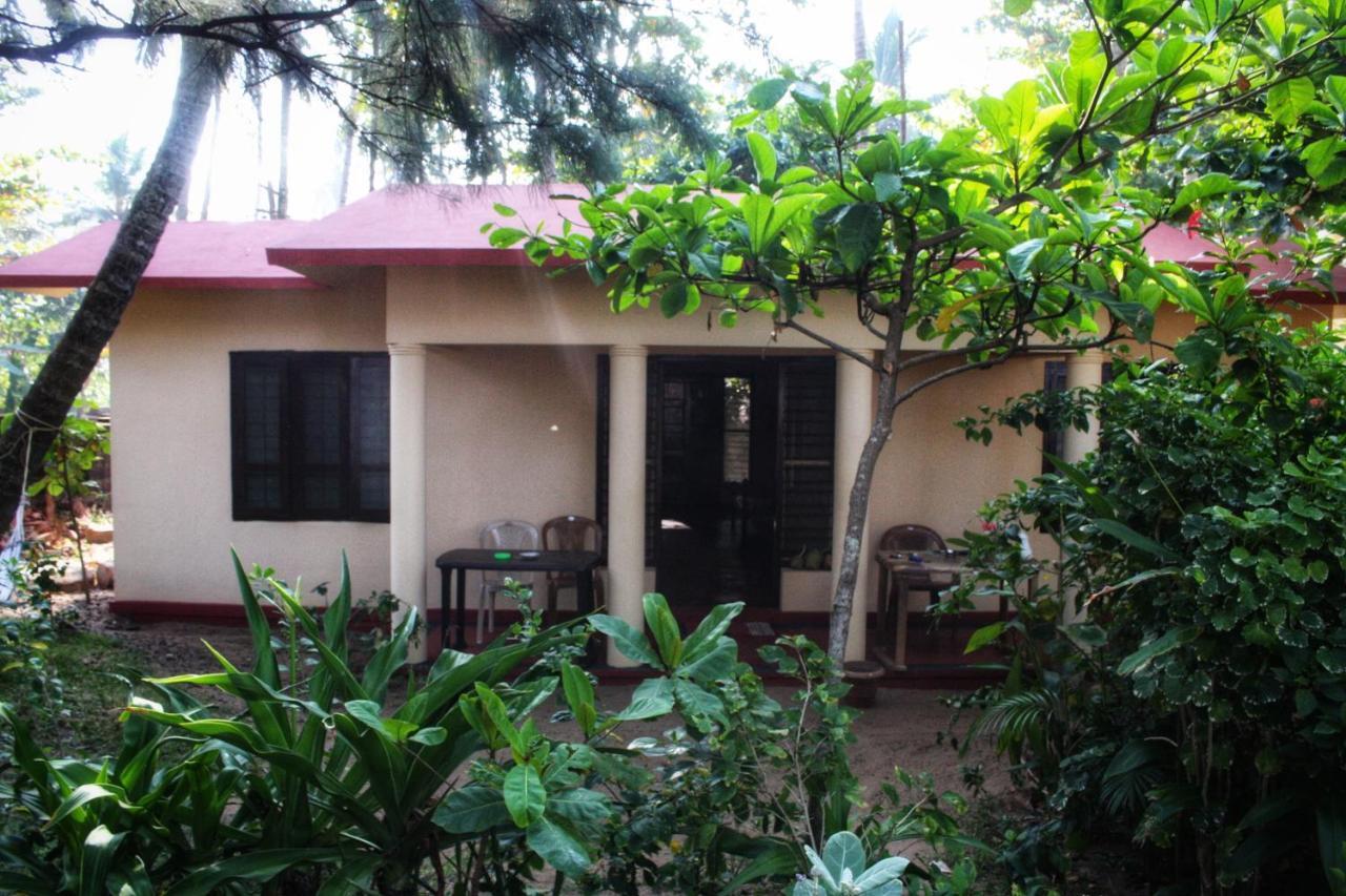 Sukriti Beach Resort Varkala Esterno foto