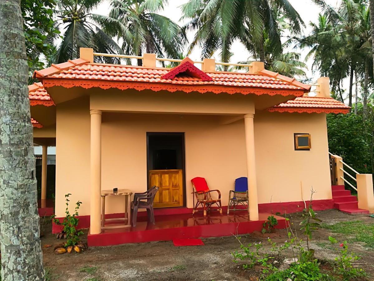 Sukriti Beach Resort Varkala Esterno foto