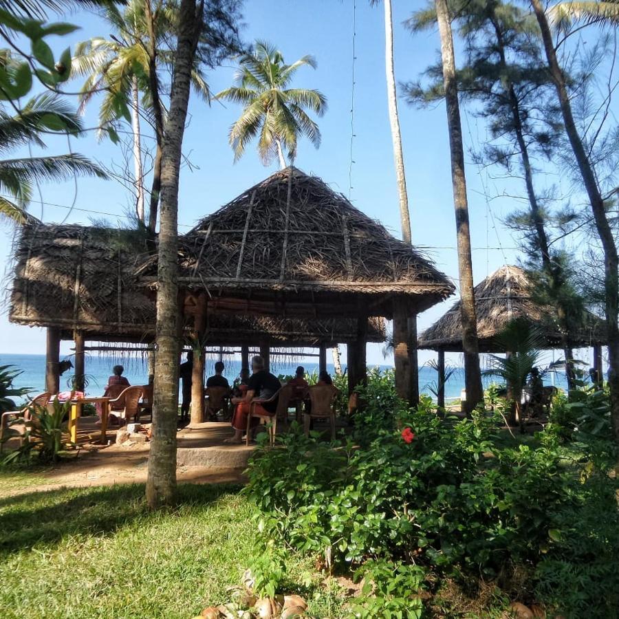 Sukriti Beach Resort Varkala Esterno foto